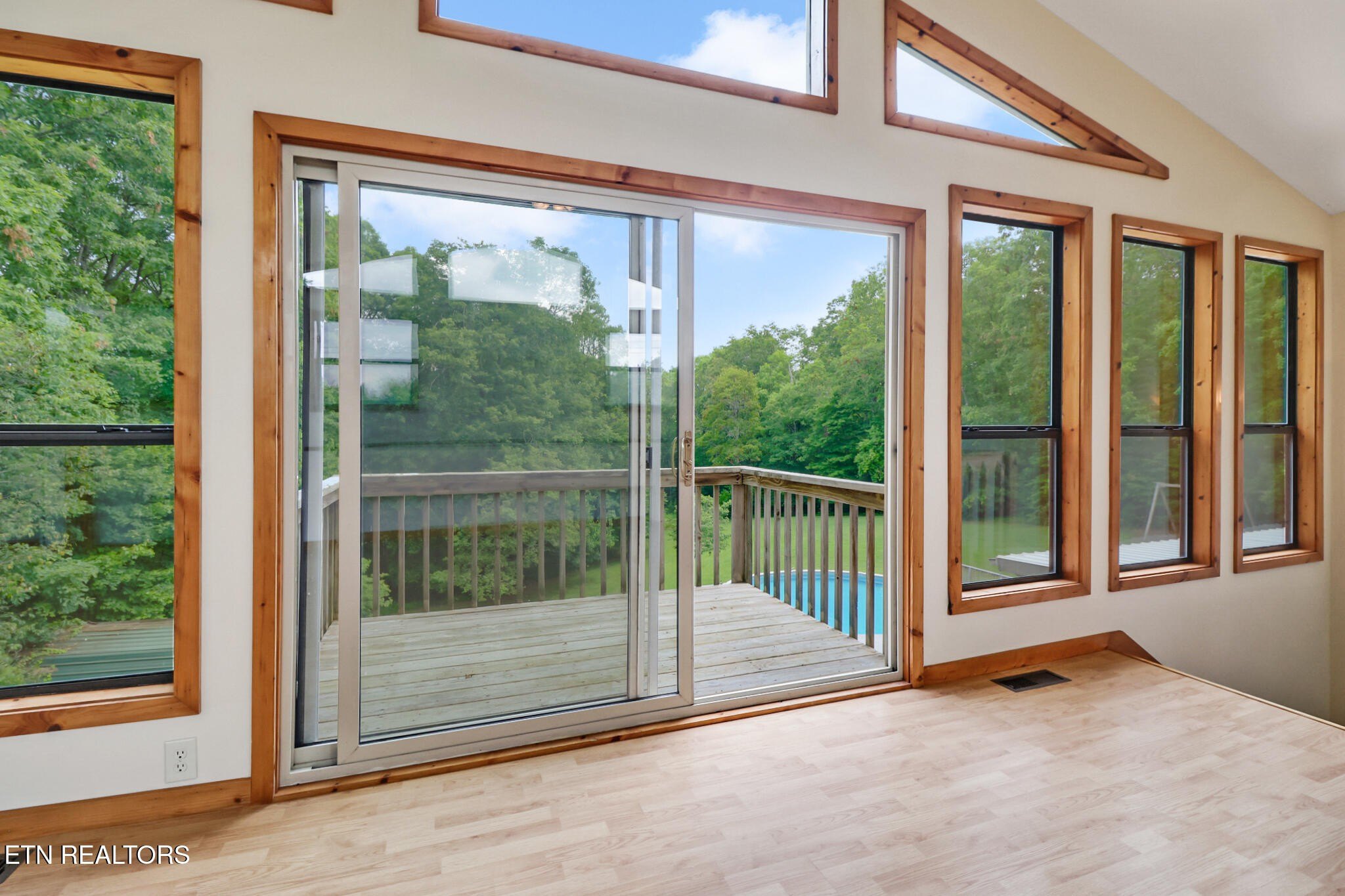 Crossville, Tennessee, 38571, United States, 3 Bedrooms Bedrooms, ,4 BathroomsBathrooms,Residential,For Sale,1979710