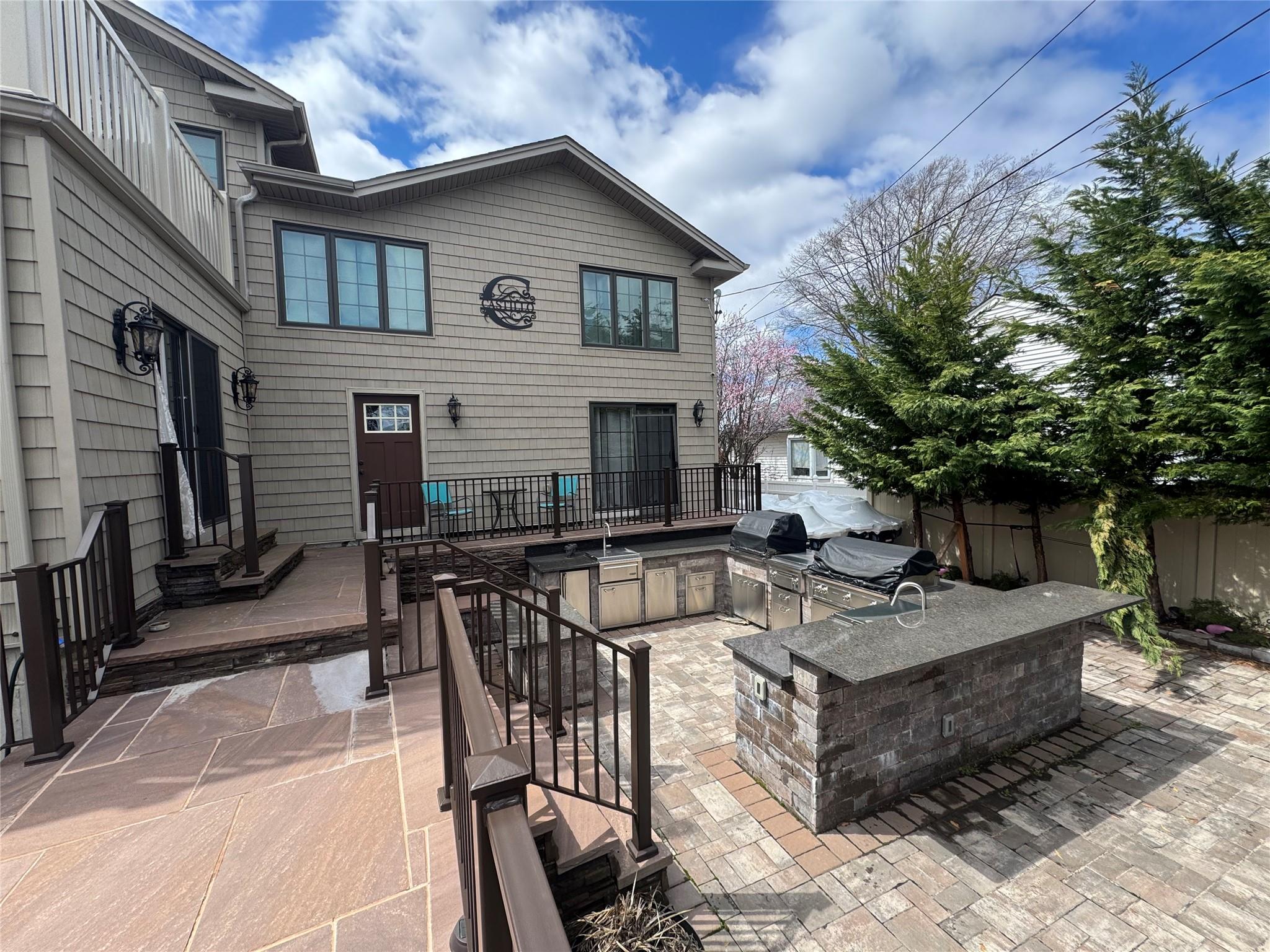 Seaford, New York, 11783, United States, 6 Bedrooms Bedrooms, ,3 BathroomsBathrooms,Residential,For Sale,1766775