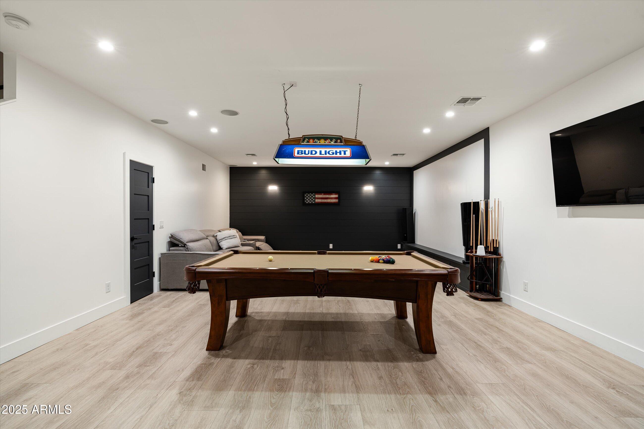 Phoenix, Arizona, 85018, United States, 4 Bedrooms Bedrooms, ,4 BathroomsBathrooms,Residential,For Sale,1993183