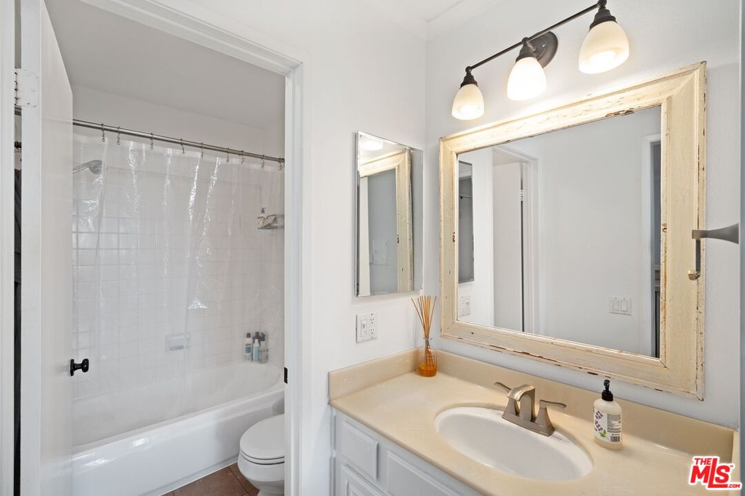 Malibu, California, 90265, United States, 1 Bedroom Bedrooms, ,1 BathroomBathrooms,Residential,For Sale,1840451