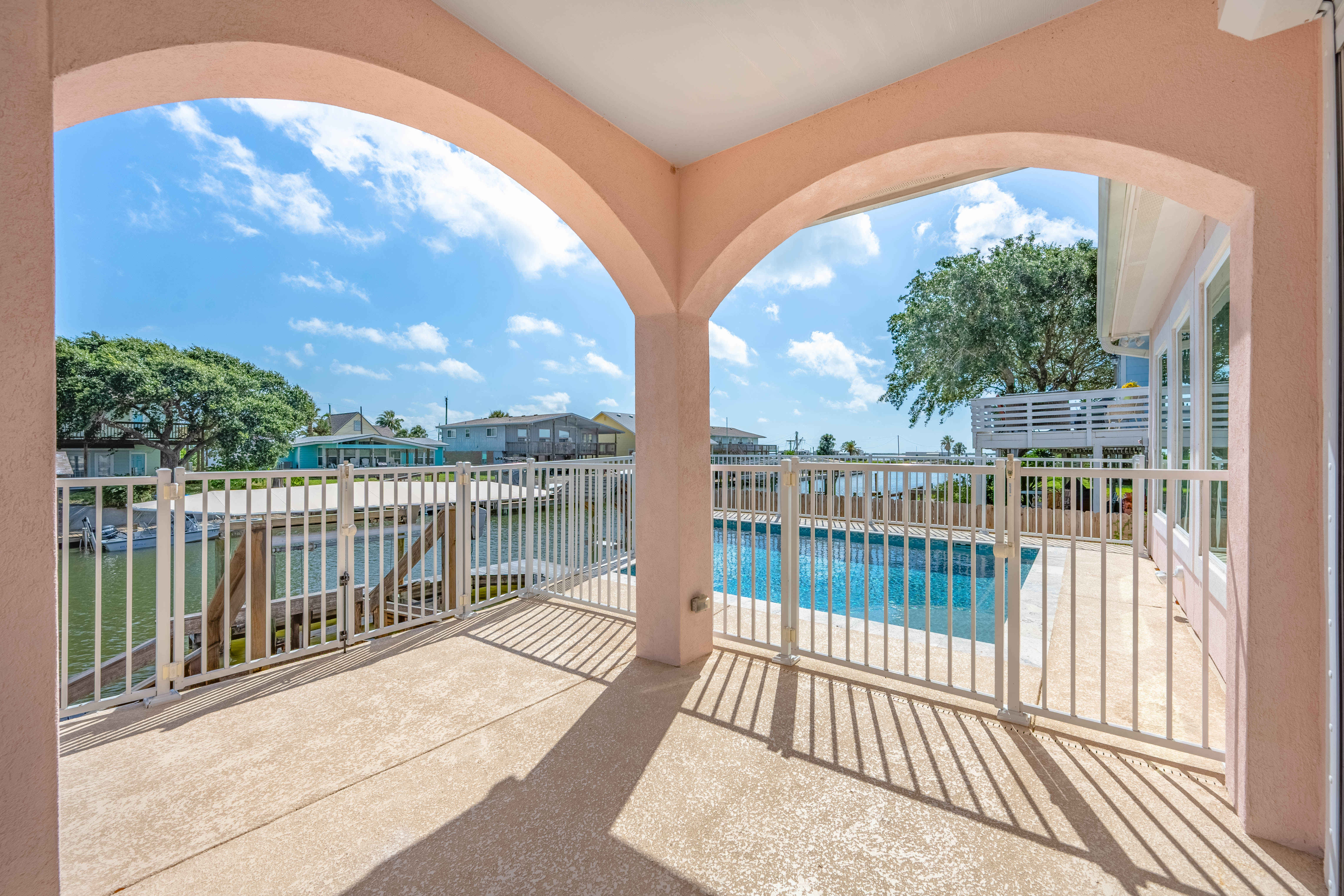  Waterfront Retreat with Heated Pool and Boat Lift - 物件實景