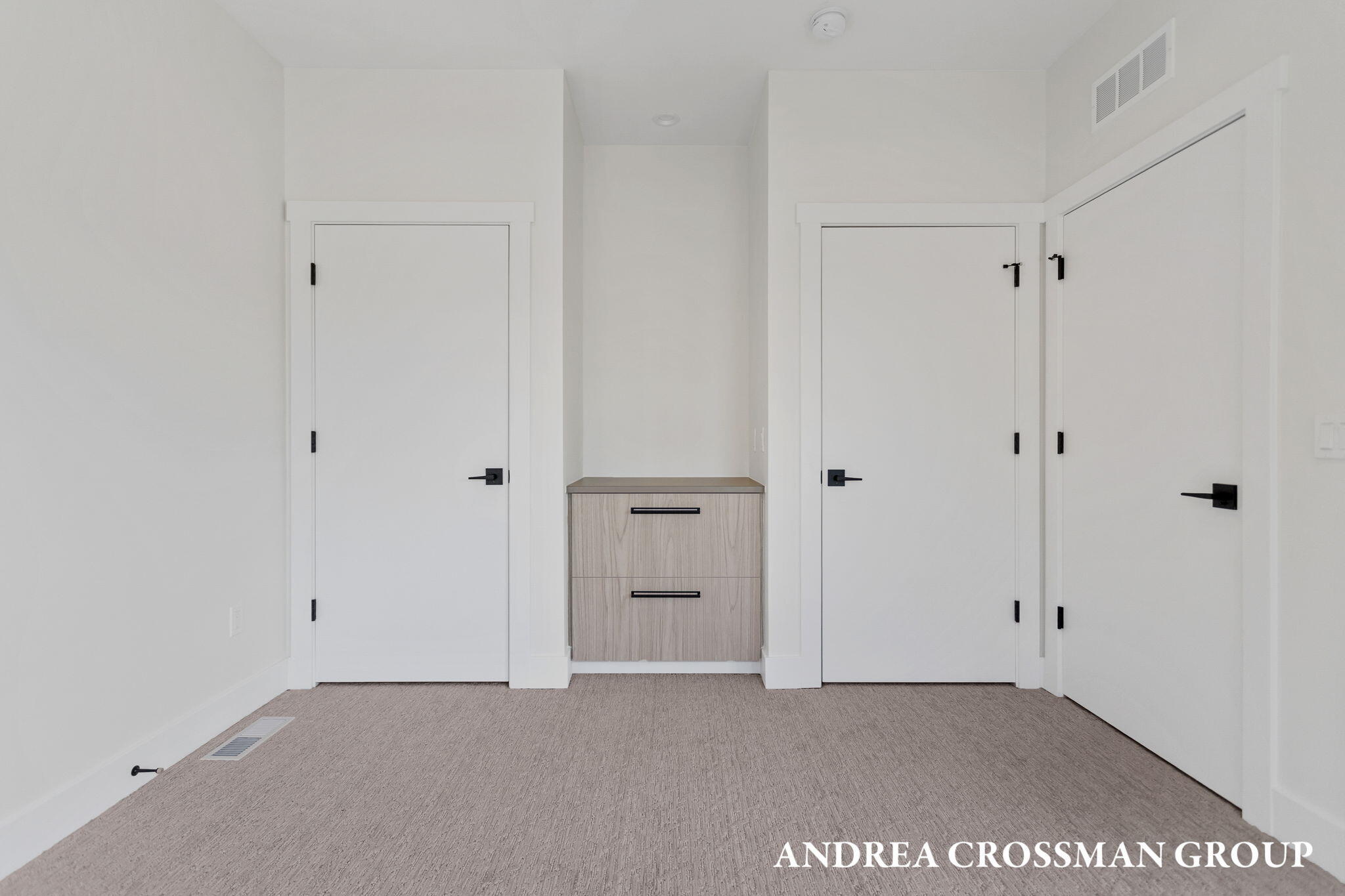 South Haven, Michigan, 49090, United States, 3 Bedrooms Bedrooms, ,3 BathroomsBathrooms,Residential,For Sale,1987692