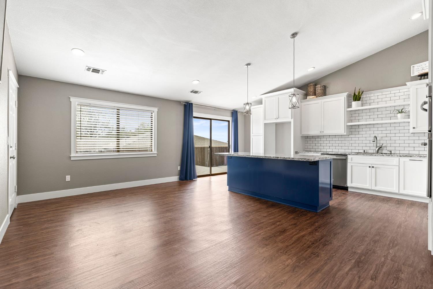 Auburn, California, 95603, United States, 3 Bedrooms Bedrooms, ,2 BathroomsBathrooms,Residential,For Sale,1956698