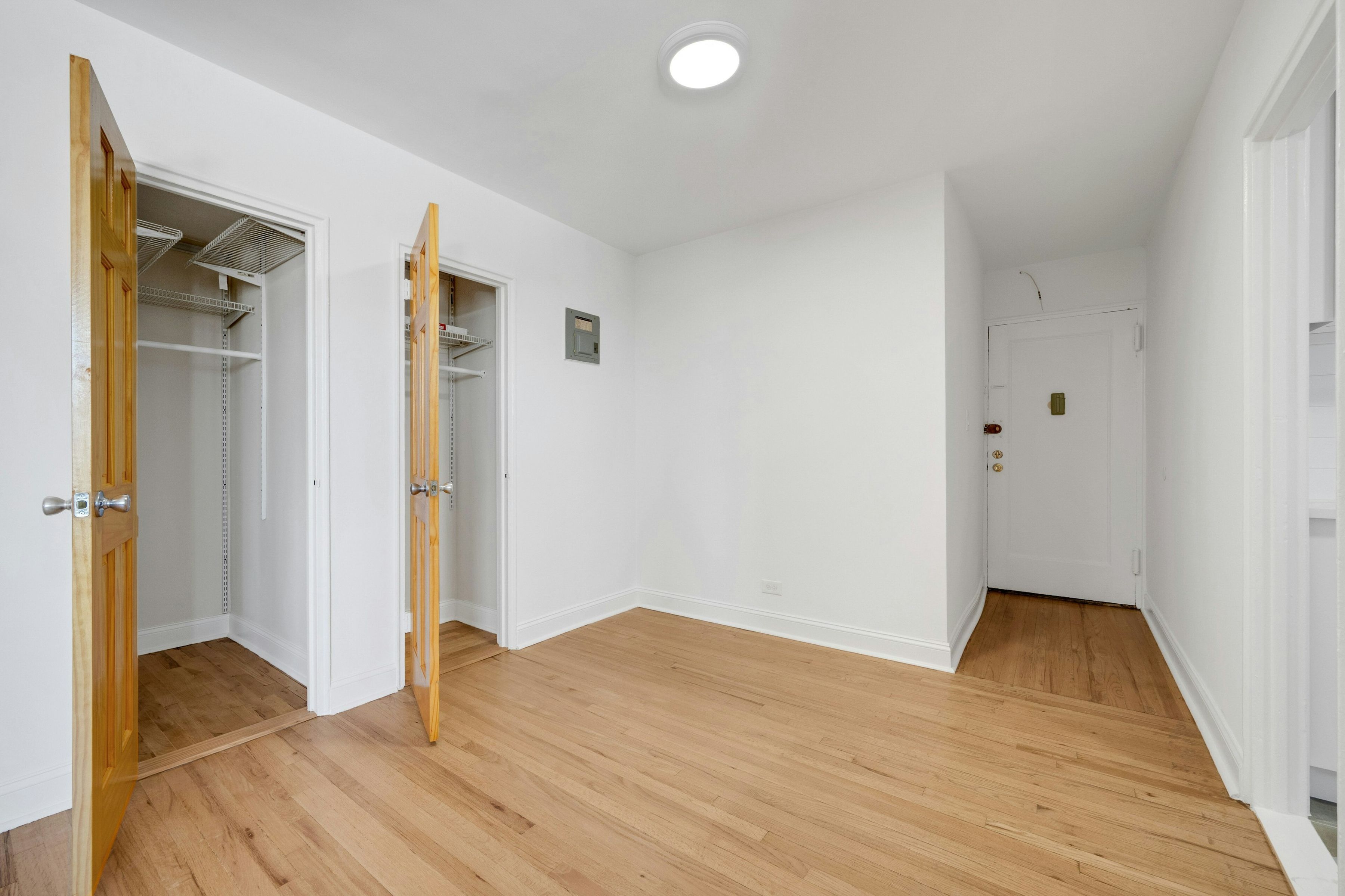  5650 Netherland Avenue - 物件實景