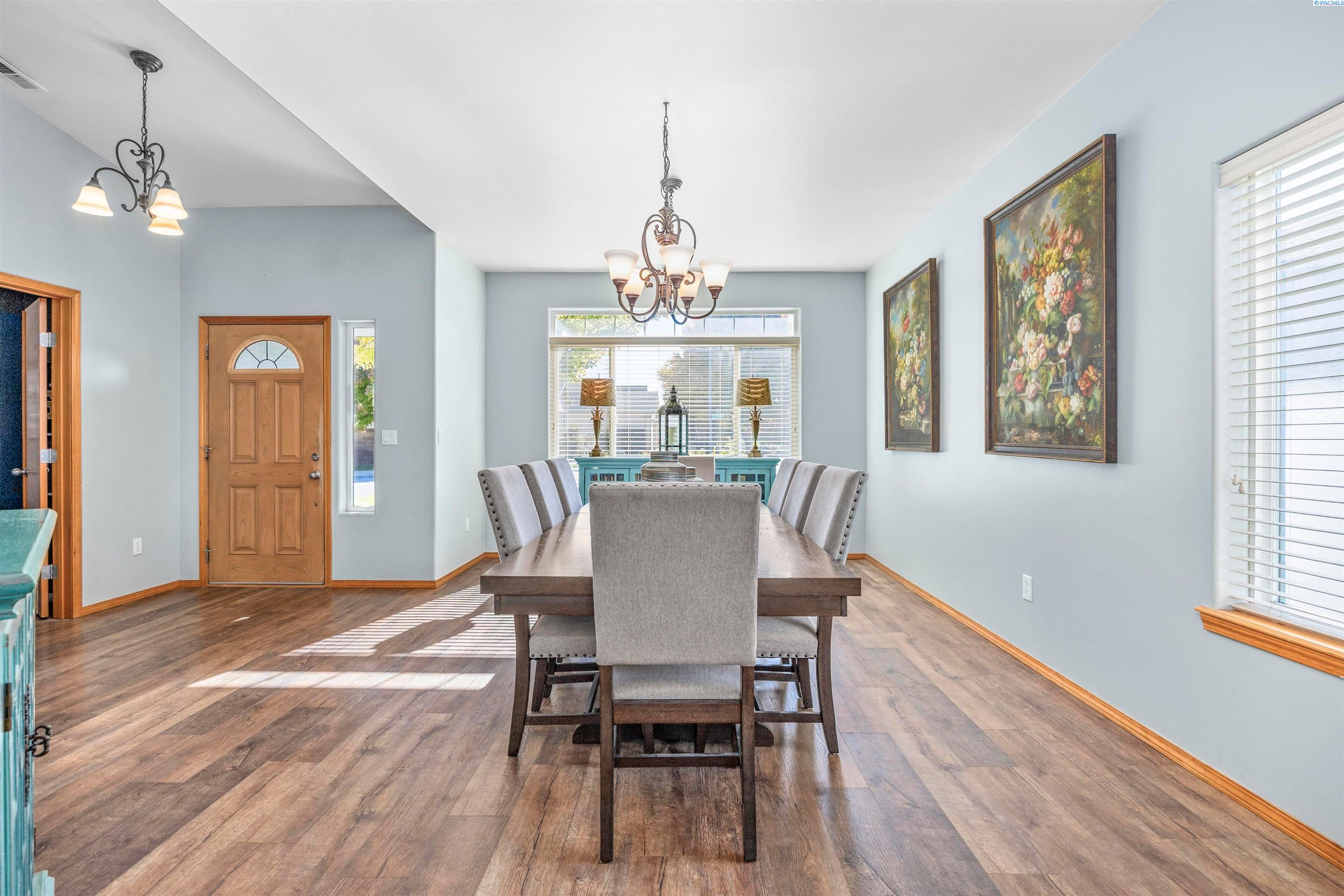 Kennewick, Washington, 99338, United States, 4 Bedrooms Bedrooms, ,2 BathroomsBathrooms,Residential,For Sale,1981833