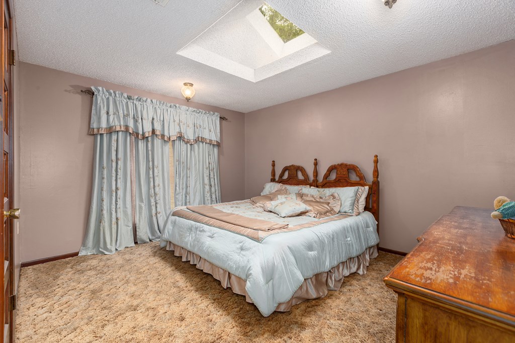 Pineland, Texas, 75968, United States, 4 Bedrooms Bedrooms, ,5 BathroomsBathrooms,Residential,For Sale,1983137