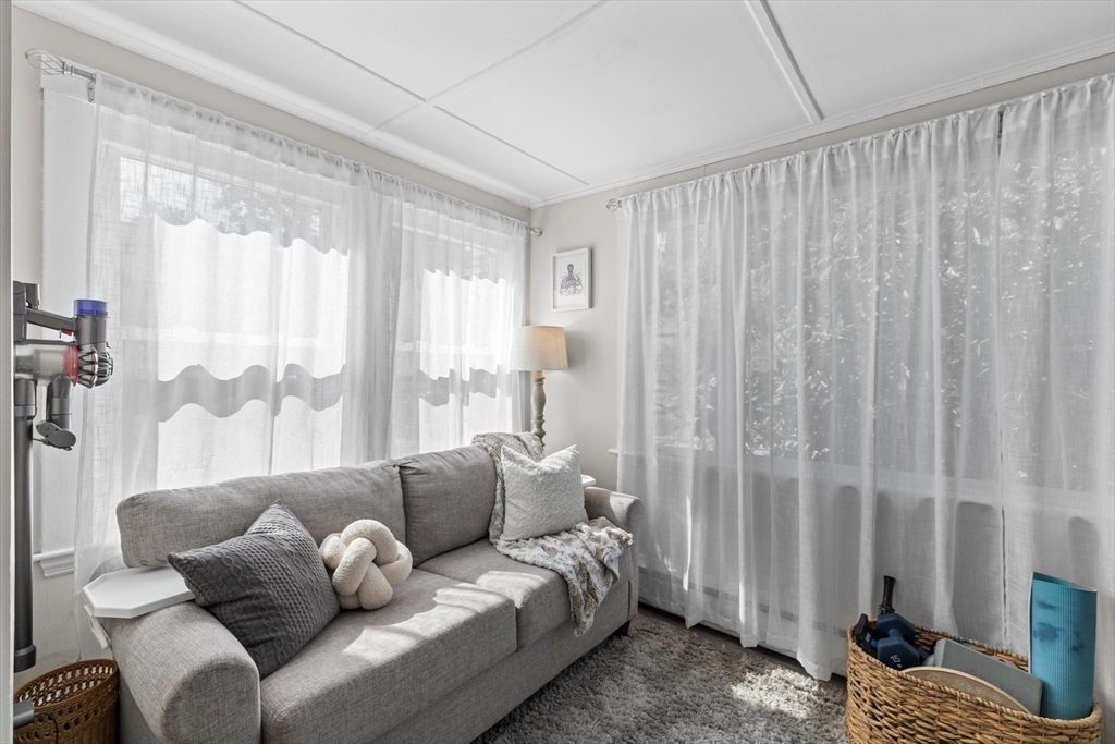 Swampscott, Massachusetts, 01907, United States, 3 Bedrooms Bedrooms, ,2 BathroomsBathrooms,Residential,For Sale,1979300