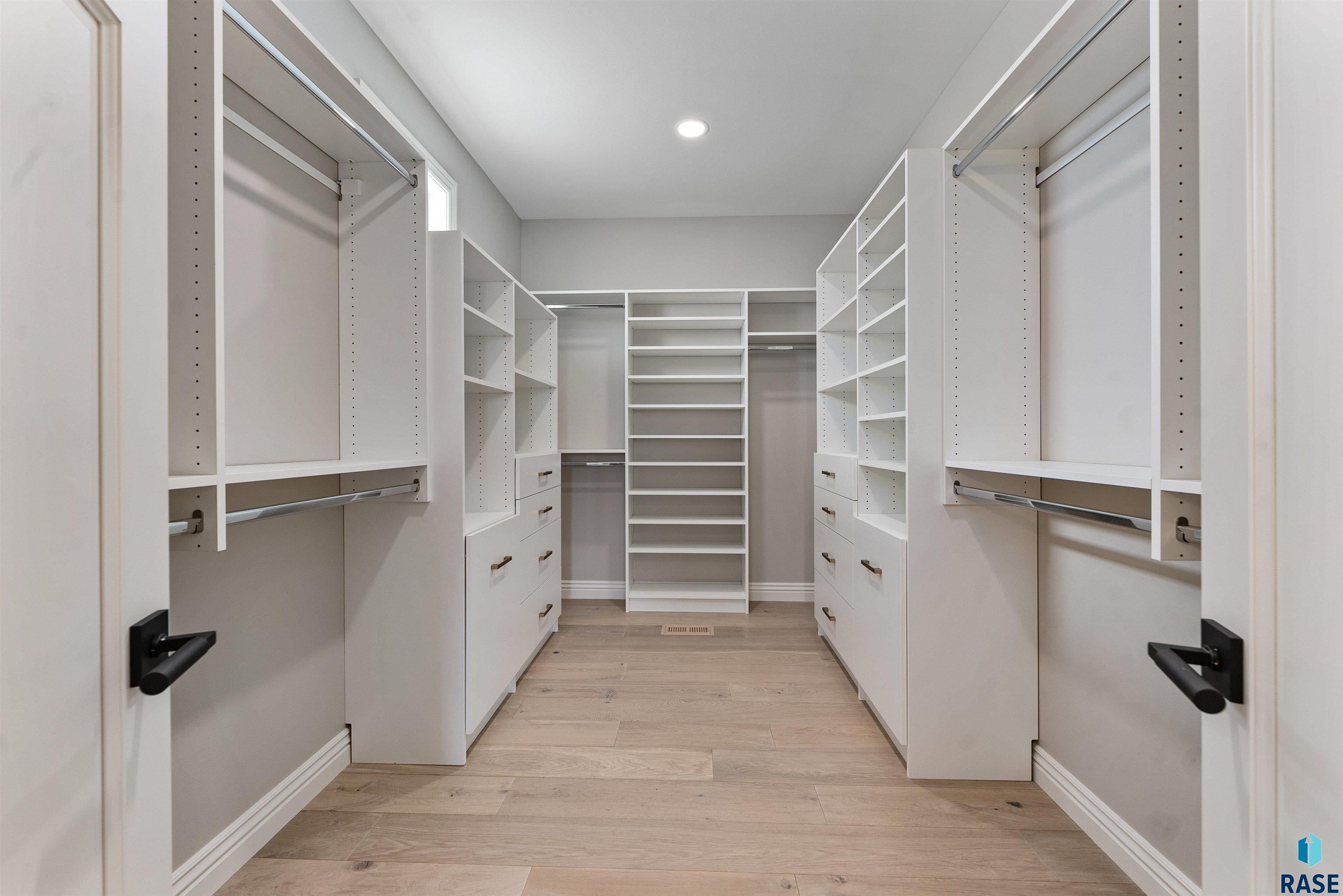 Sioux Falls, South Dakota, 57106, United States, ,Residential,For Sale,1986219