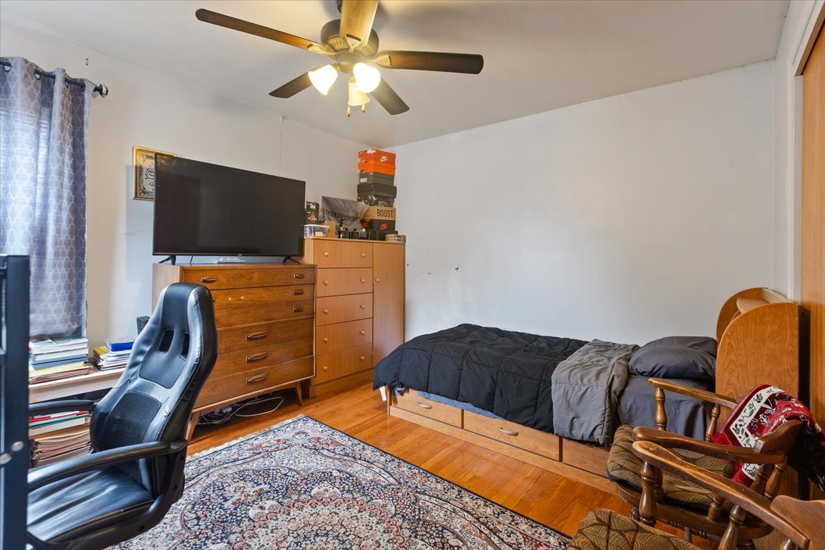 Chicago, Illinois, 60645, United States, 3 Bedrooms Bedrooms, ,3 BathroomsBathrooms,Residential,For Sale,1976245