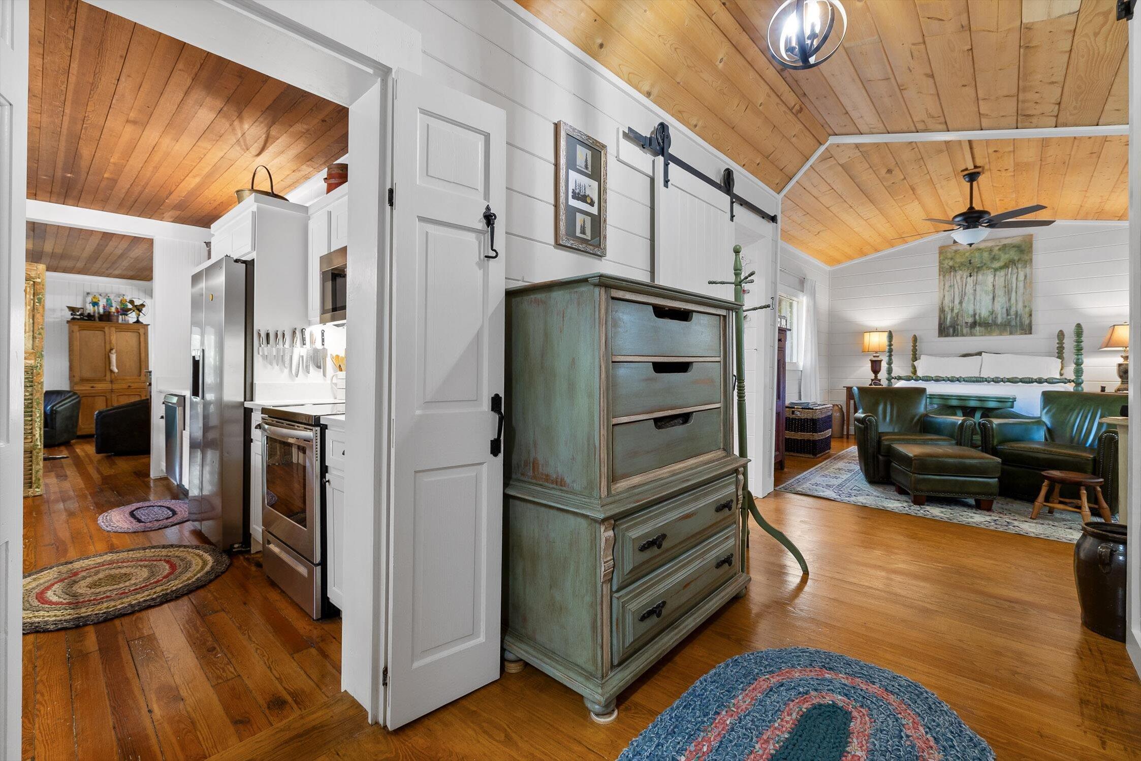 Mentone, Alabama, 35984, United States, 3 Bedrooms Bedrooms, ,2 BathroomsBathrooms,Residential,For Sale,1973723