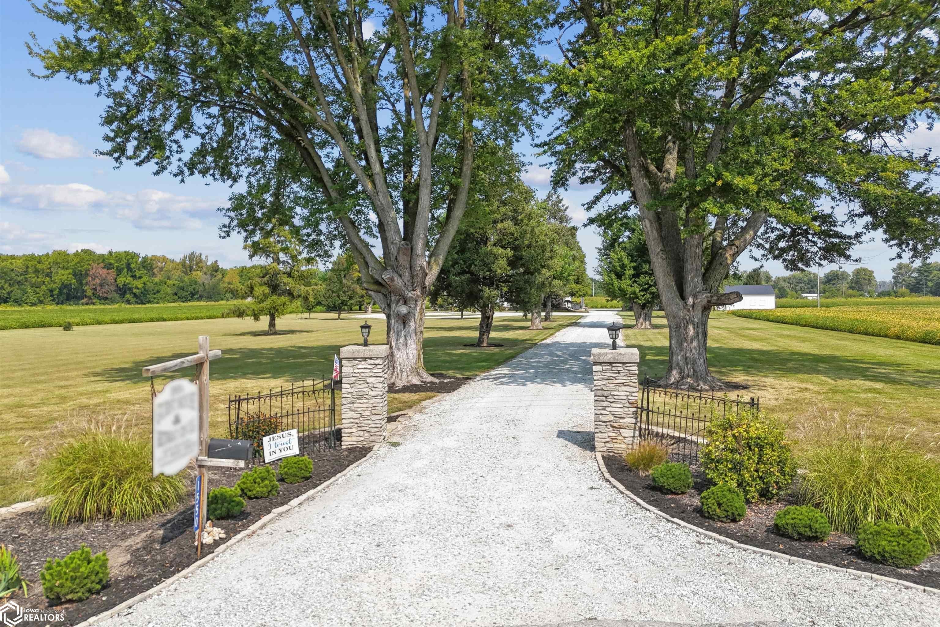 Dallas City, Illinois, 62330, United States, 8 Bedrooms Bedrooms, ,7 BathroomsBathrooms,Residential,For Sale,1980104