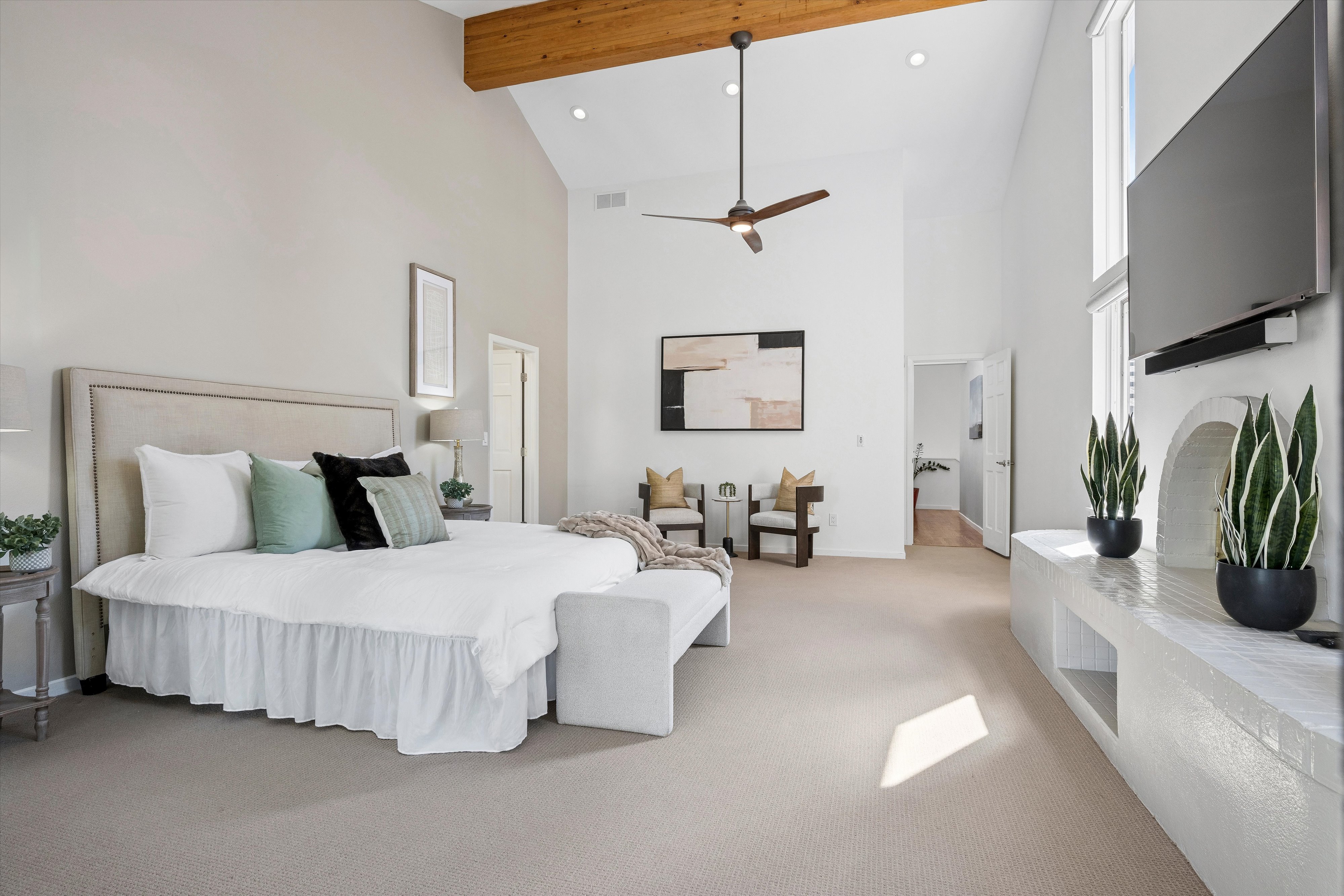  A Rare Offering: Five Bedrooms & Four Bathrooms Thoughtfully Designed Townhome - 物件實景
