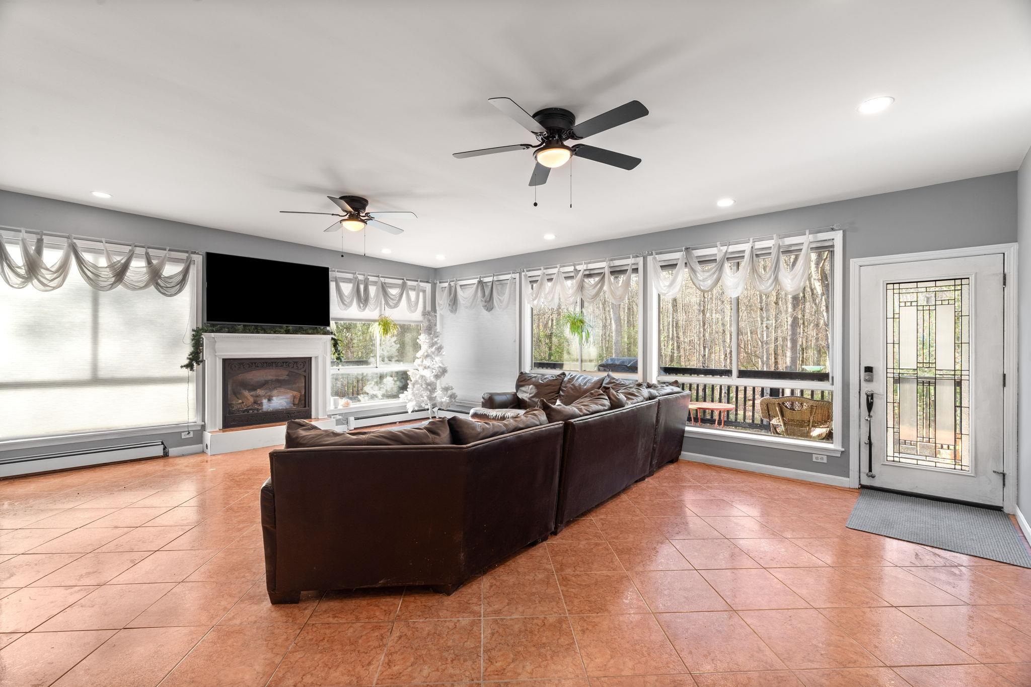 Plaistow, New Hampshire, 03865, United States, 4 Bedrooms Bedrooms, ,1 BathroomBathrooms,Residential,For Sale,2001863