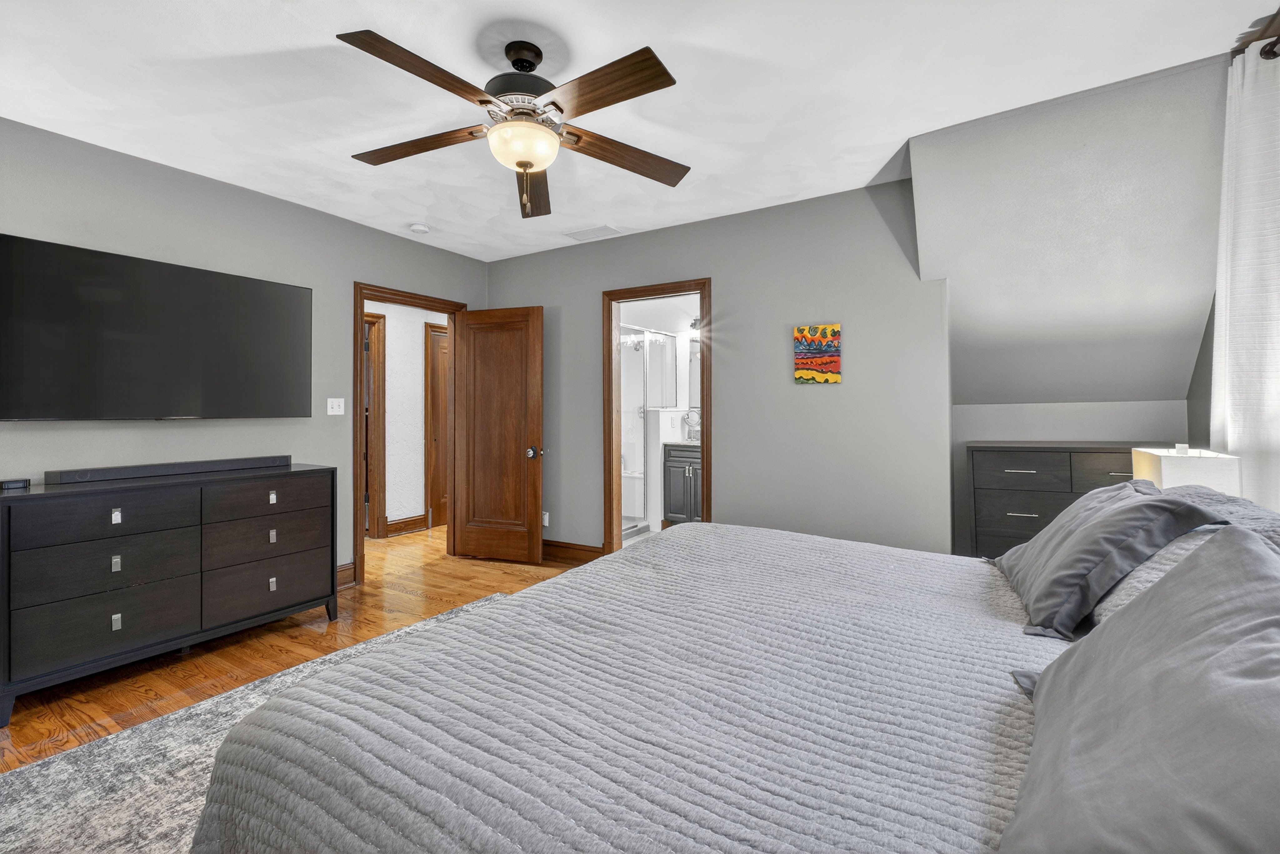  Timelessly Restored Bungalow in Hi-Pointe DeMun - 物件實景