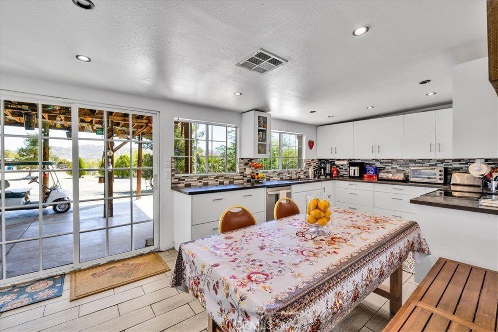 Morongo Valley, California, 92256, United States, 2 Bedrooms Bedrooms, ,2 BathroomsBathrooms,Residential,For Sale,1819780
