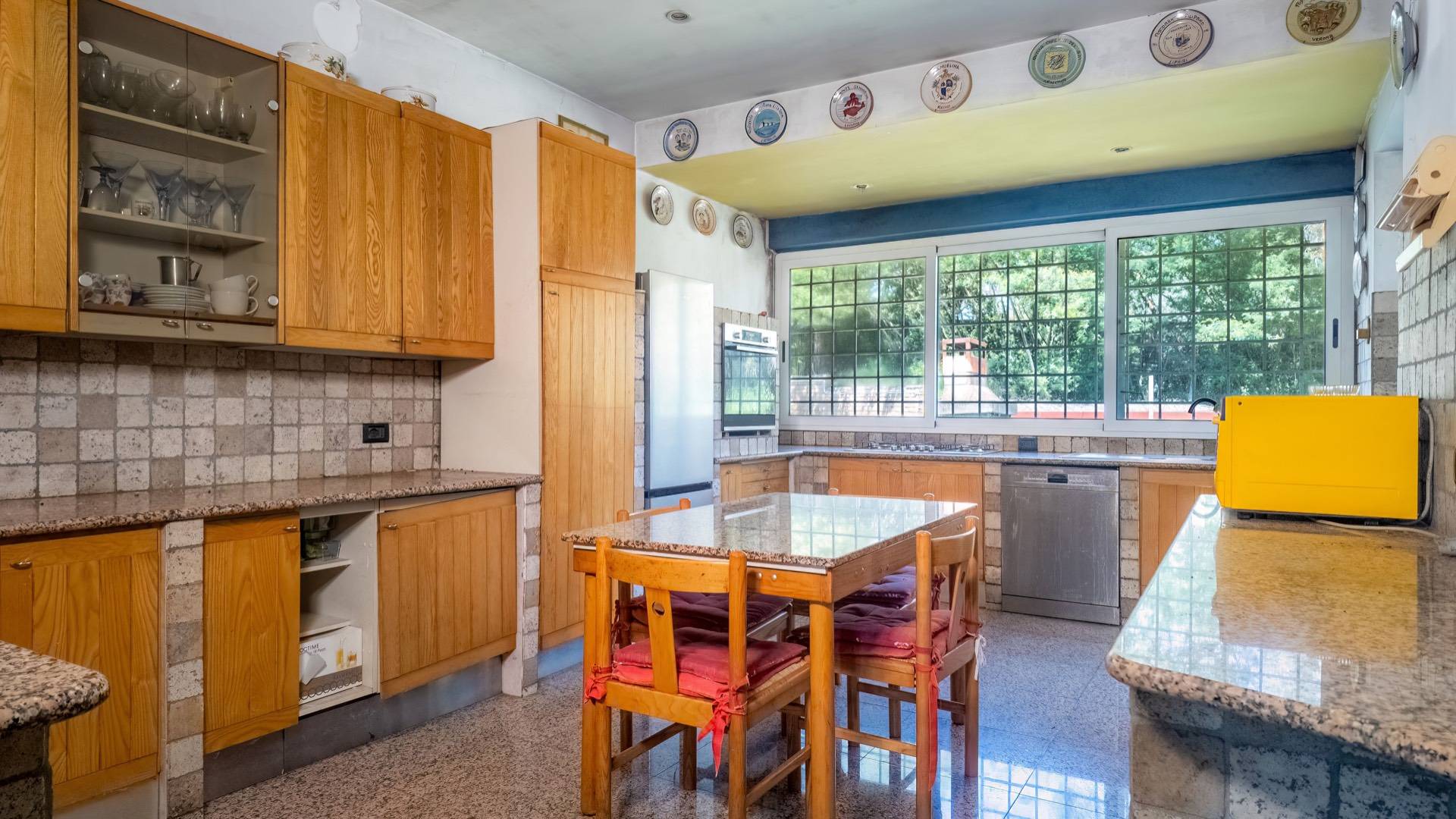 Roma, Roma, 00100, IT, 4 Bedrooms Bedrooms, ,4 BathroomsBathrooms,Residential,For Sale,1932410