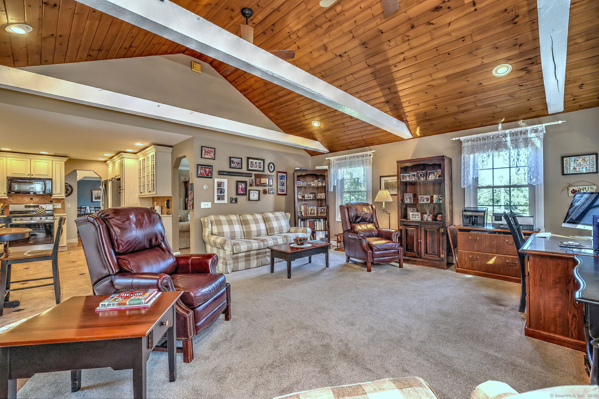 Milford, Connecticut, 06461, United States, 3 Bedrooms Bedrooms, ,3 BathroomsBathrooms,Residential,For Sale,1938642