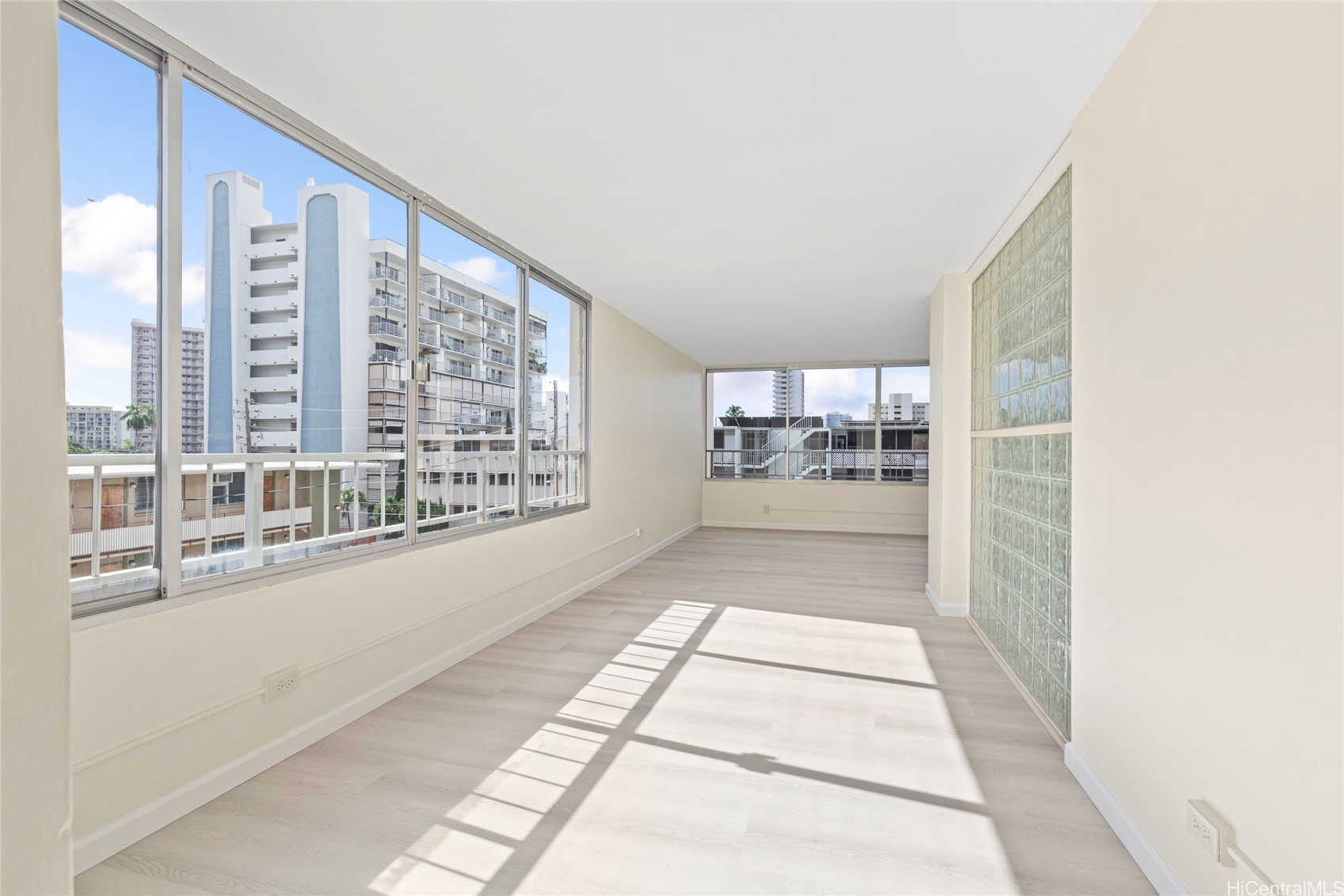 Honolulu, Hawaii, 96822, United States, 2 Bedrooms Bedrooms, ,2 BathroomsBathrooms,Residential,For Sale,1991493