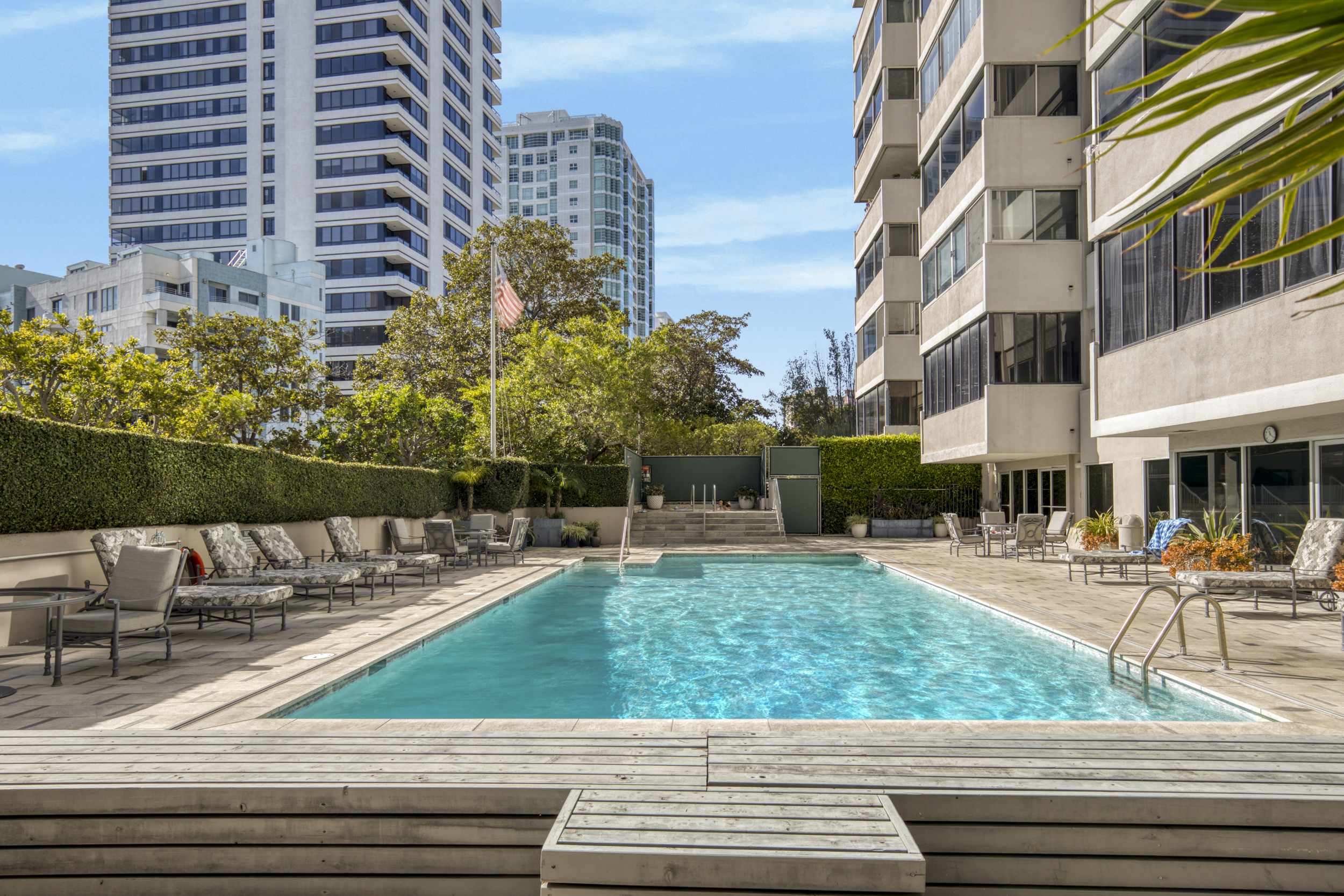  865 Comstock Ave - 物件實景