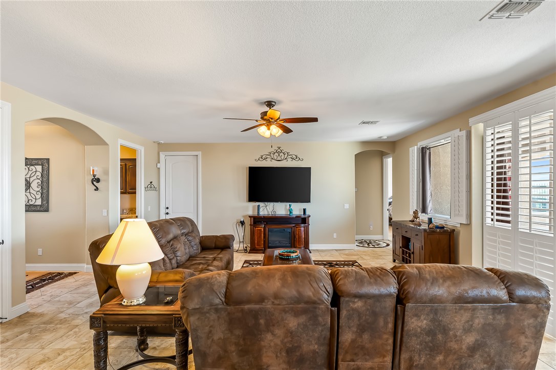 Bullhead City, Arizona, 86429, United States, 3 Bedrooms Bedrooms, ,1 BathroomBathrooms,Residential,For Sale,1948119