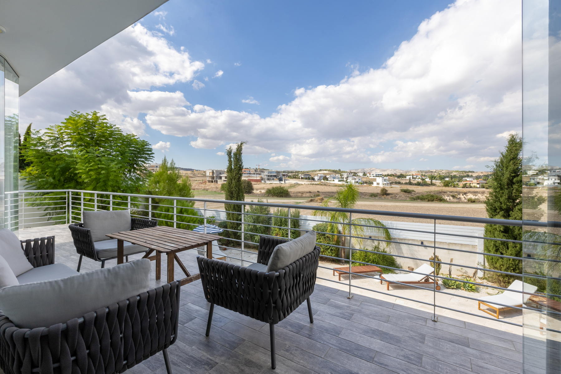  Three-Level Five-Bedroom Villa with Private Pool in Aradippou, Larnaca - 物件實景
