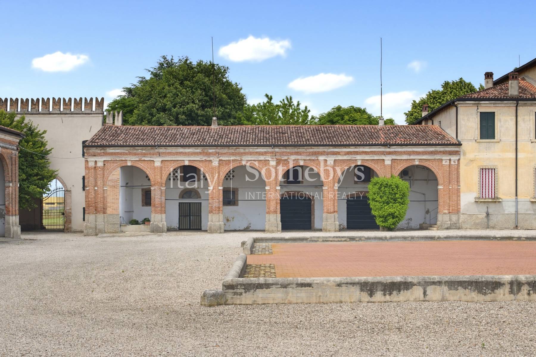  Villa in a historic rural courtyard with residences, park, and swimming pool. - 物件實景