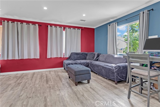 Los Angeles, California, 91605, United States, 5 Bedrooms Bedrooms, ,4 BathroomsBathrooms,Residential,For Sale,1979926