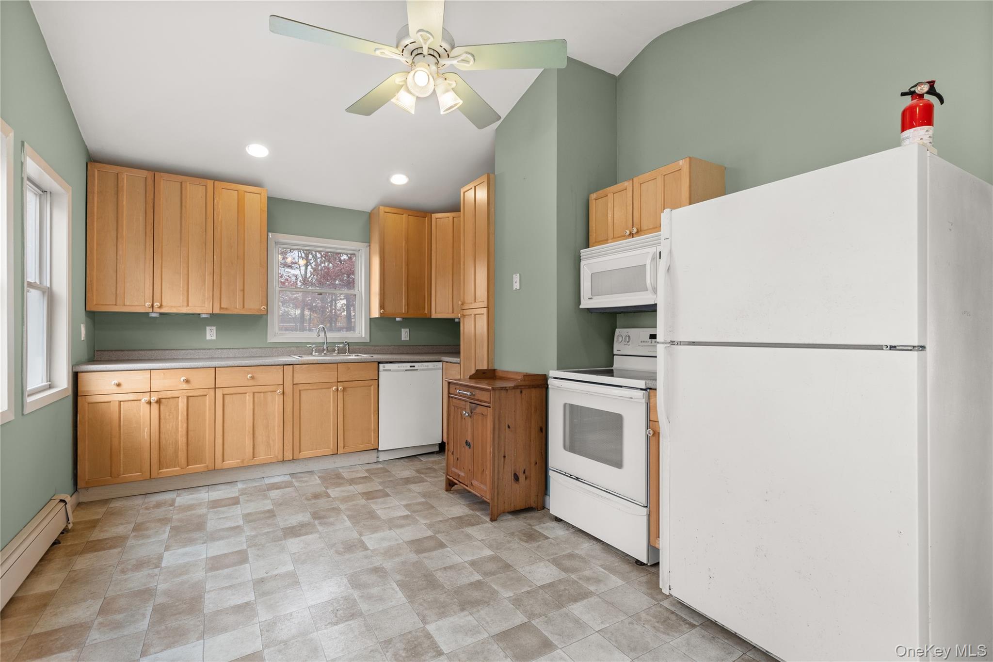 West Islip, New York, 11795, United States, 2 Bedrooms Bedrooms, ,1 BathroomBathrooms,Residential,For Sale,1994287