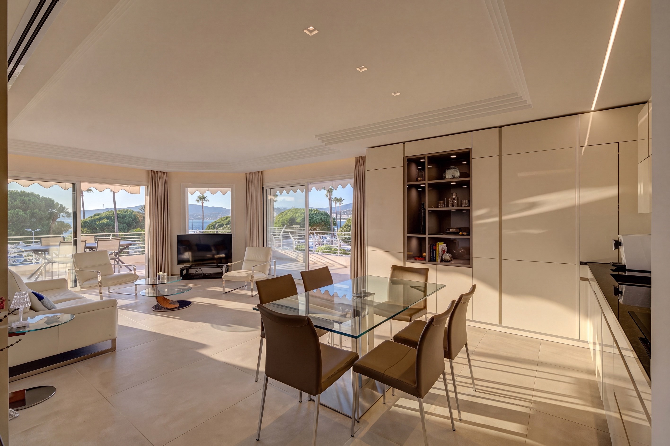  Cannes Croisette, luxury corner apartment for sale, sea views, garage and staff… - 物件實景