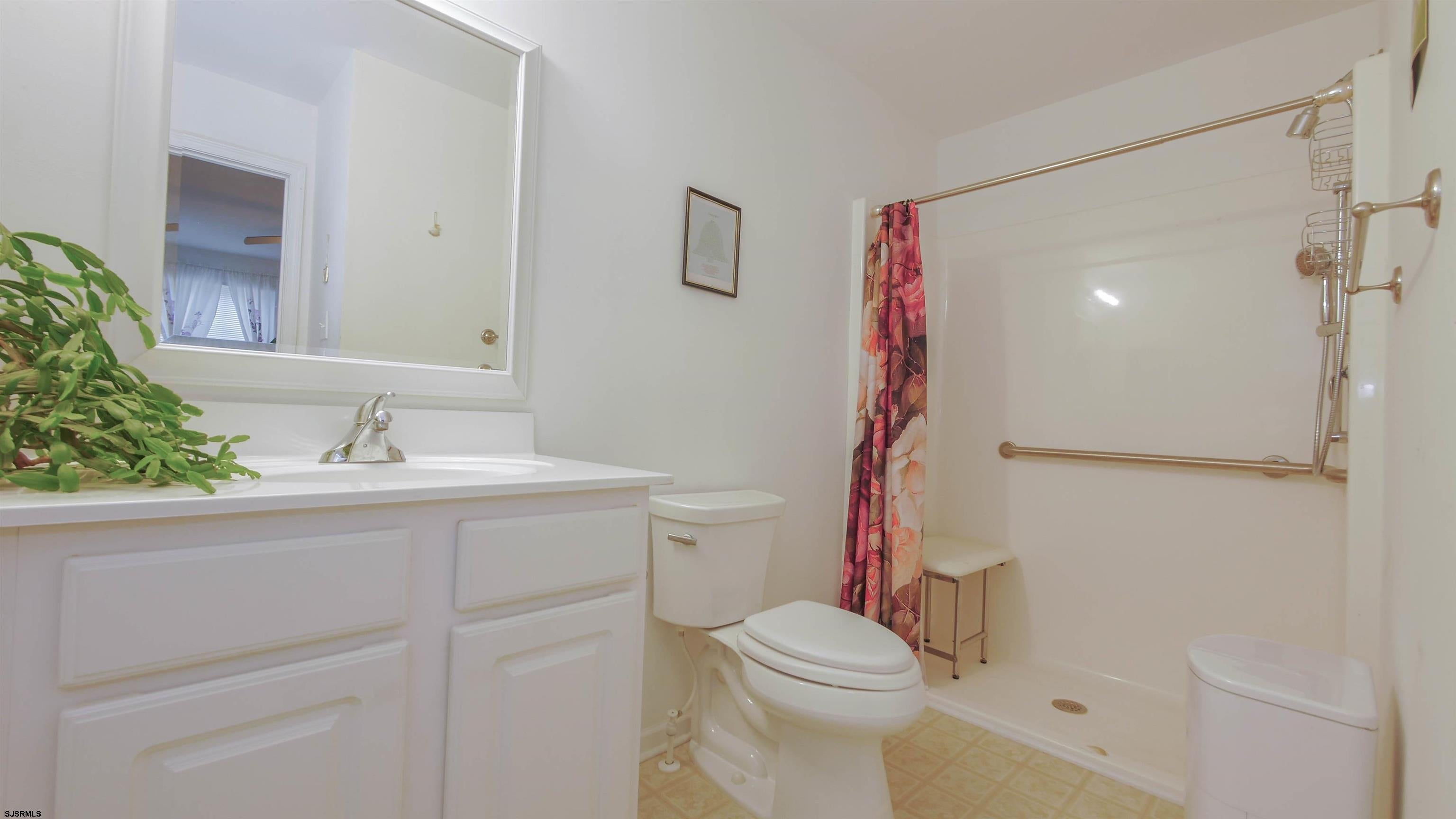 Absecon, New Jersey, 08201, United States, 5 Bedrooms Bedrooms, ,4 BathroomsBathrooms,Residential,For Sale,1908485