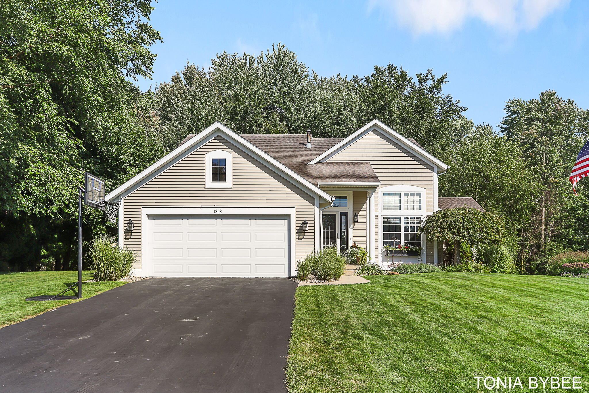 Suntree Ln, Zeeland, MI 49464 #1