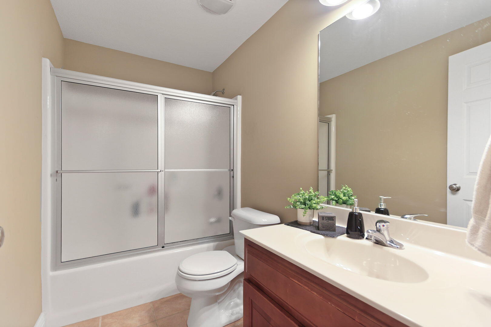 COLUMBIA, Missouri, 65203, United States, 5 Bedrooms Bedrooms, ,4 BathroomsBathrooms,Residential,For Sale,1983136