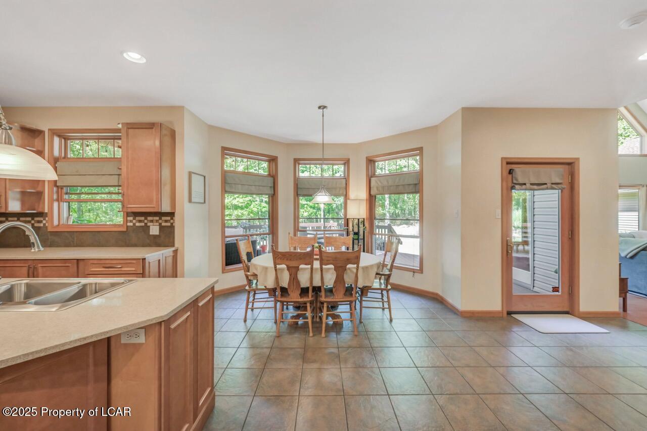 Mountain Top, Pennsylvania, 18707, United States, 4 Bedrooms Bedrooms, ,5 BathroomsBathrooms,Residential,For Sale,1944925