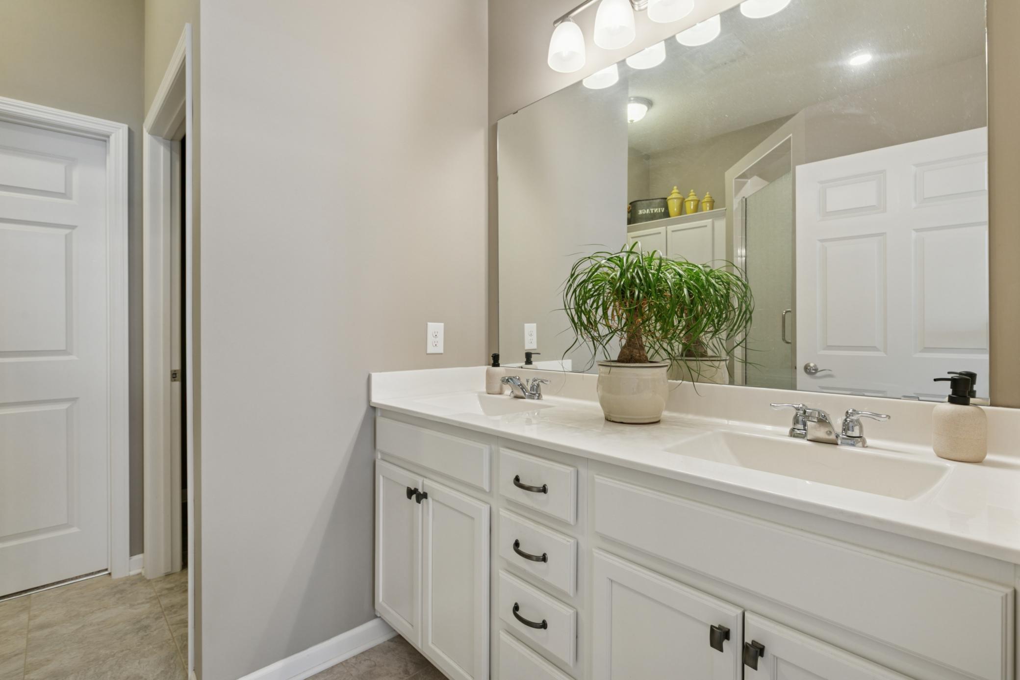 Lakeville, Minnesota, 55044, United States, 3 Bedrooms Bedrooms, ,2 BathroomsBathrooms,Residential,For Sale,1971412