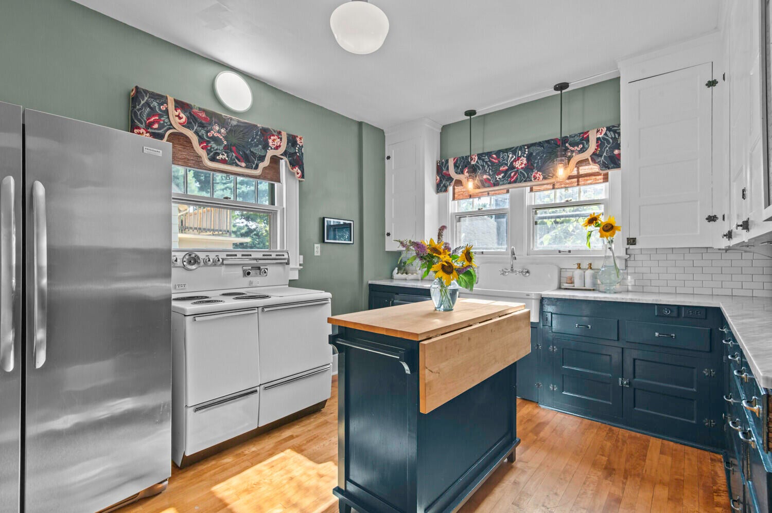 Ann Arbor, Michigan, 48103, United States, 4 Bedrooms Bedrooms, ,3 BathroomsBathrooms,Residential,For Sale,1991262