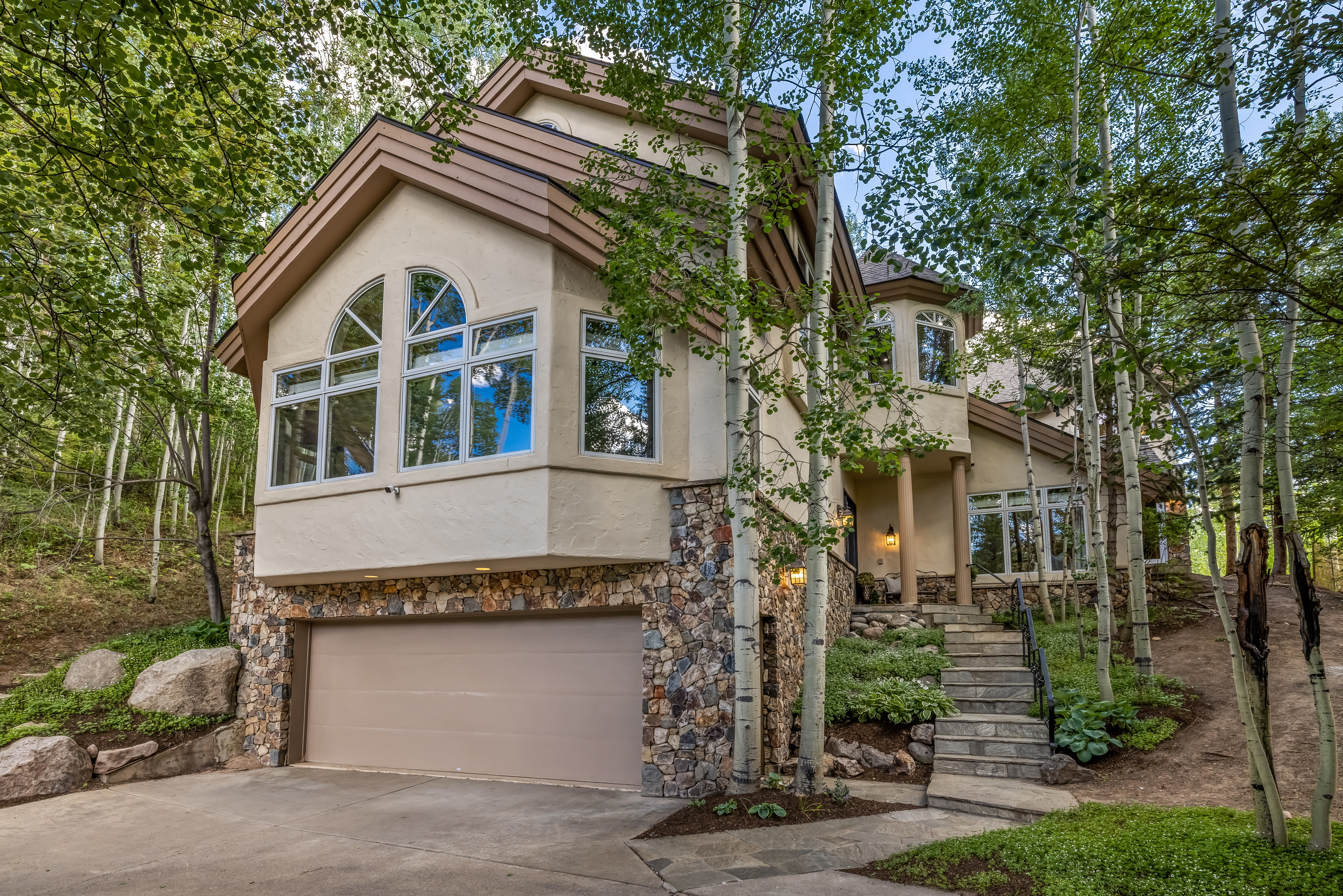  2080 Meadow Brook Drive Offers a Rare Blend of Privacy, and Mountain Living - 物件實景