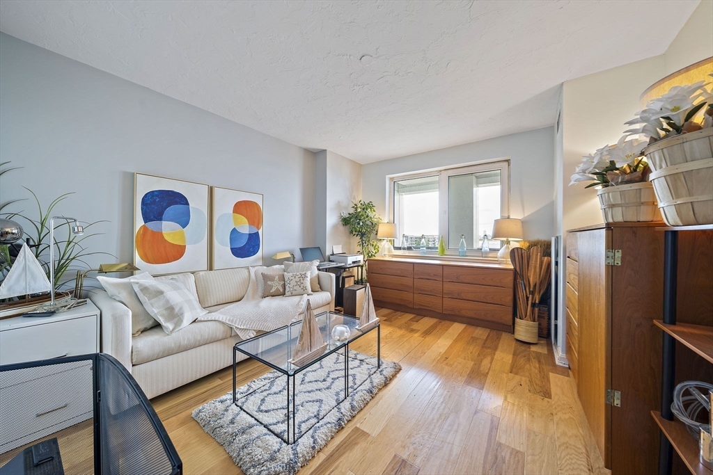 Quincy, Massachusetts, 02171, United States, 2 Bedrooms Bedrooms, ,2 BathroomsBathrooms,Residential,For Sale,1845437