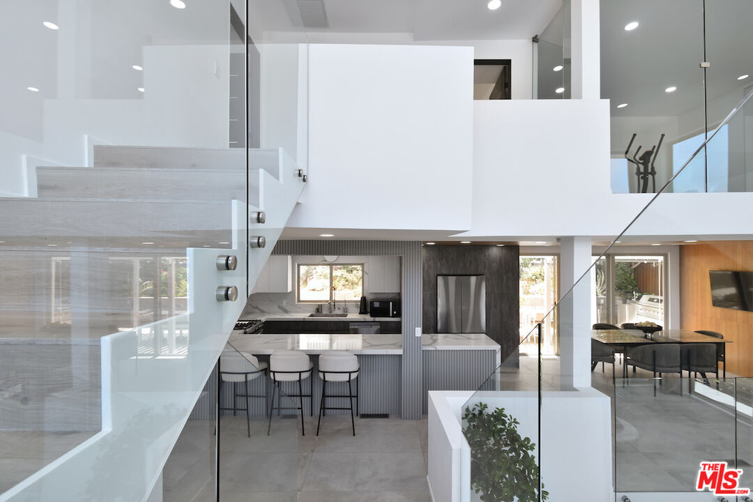 Sherman Oaks, California, 91403, United States, 4 Bedrooms Bedrooms, ,4 BathroomsBathrooms,Residential,For Sale,1794454
