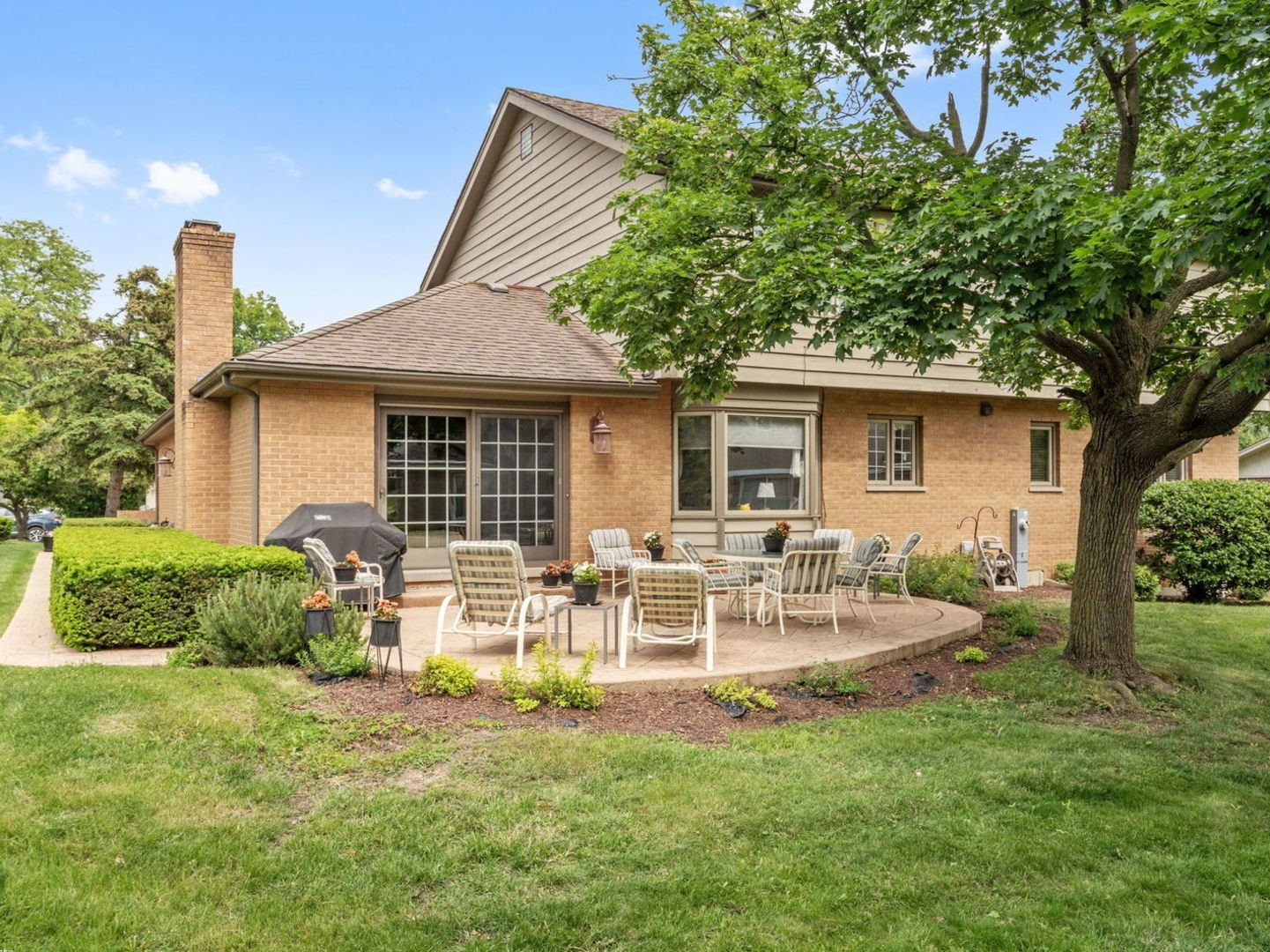 Oak Brook, Illinois, 60523, United States, 5 Bedrooms Bedrooms, ,3 BathroomsBathrooms,Residential,For Sale,1944795