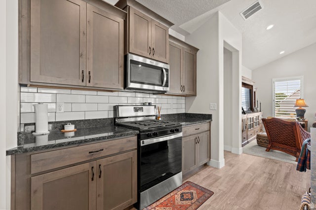 Salem, Utah, 84653, United States, 3 Bedrooms Bedrooms, ,3 BathroomsBathrooms,Residential,For Sale,2010840