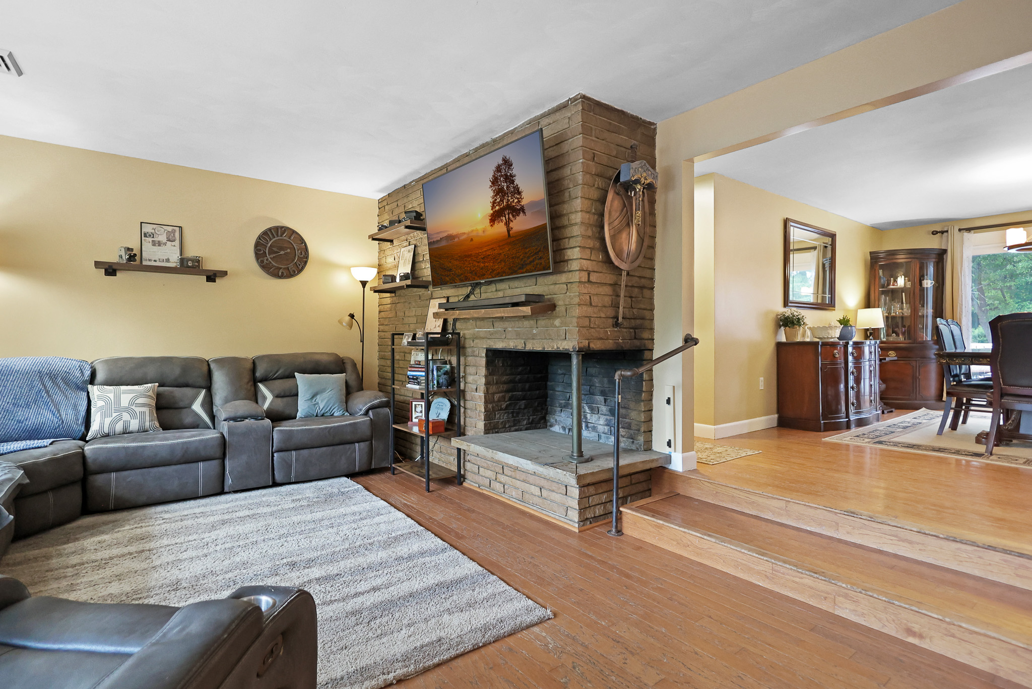 Haverhill, Massachusetts, 01830, United States, 3 Bedrooms Bedrooms, ,2 BathroomsBathrooms,Residential,For Sale,2048999