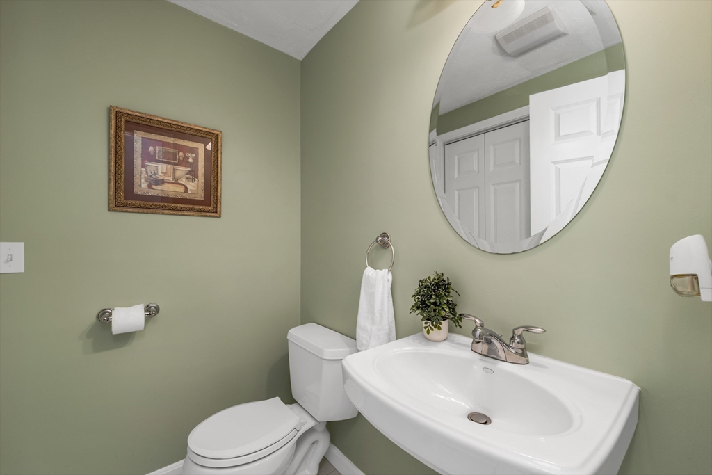 Nashua, New Hampshire, 03062, United States, 4 Bedrooms Bedrooms, ,4 BathroomsBathrooms,Residential,For Sale,1917285