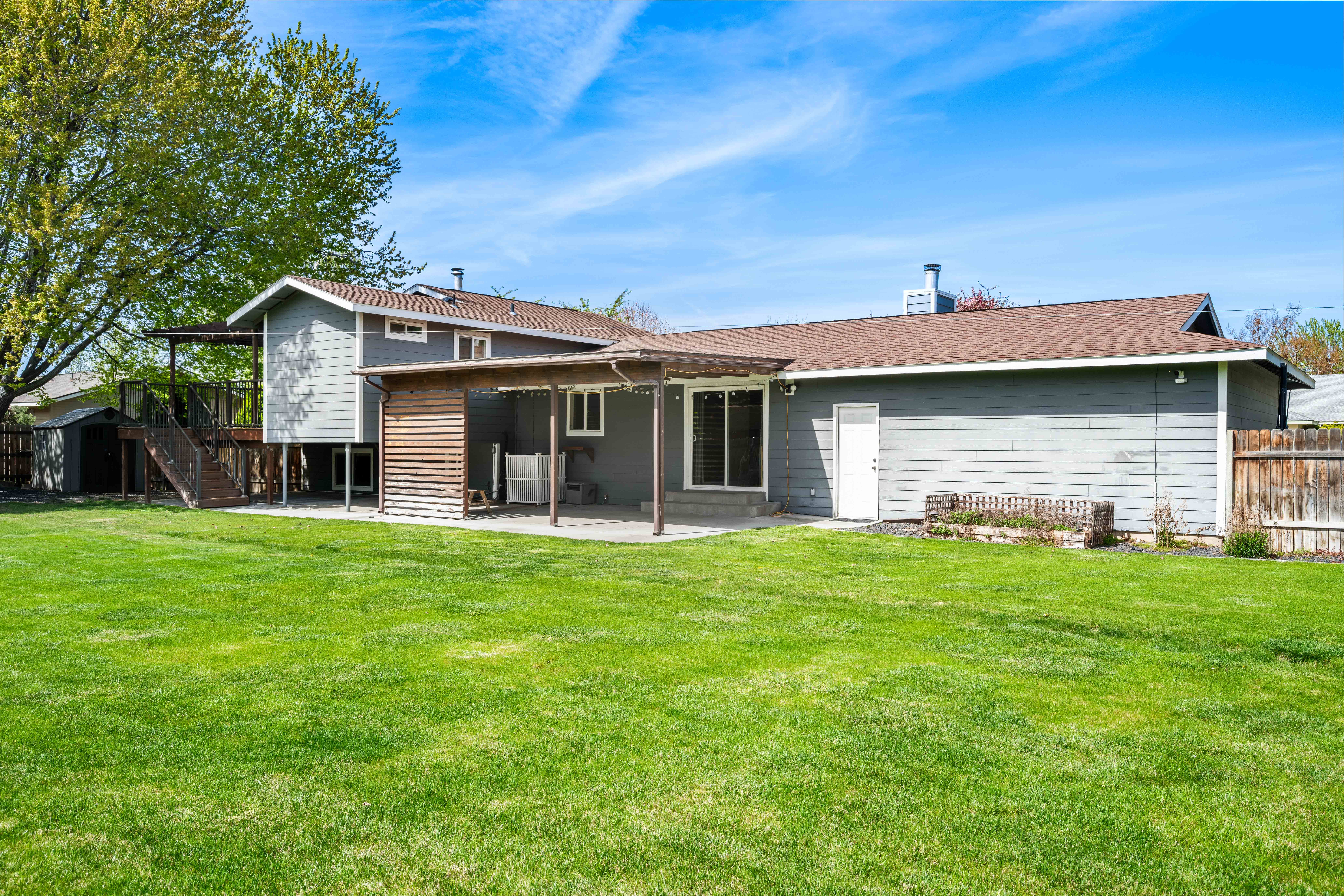  Beautifully Maintained Tri-Level Home - 物件實景