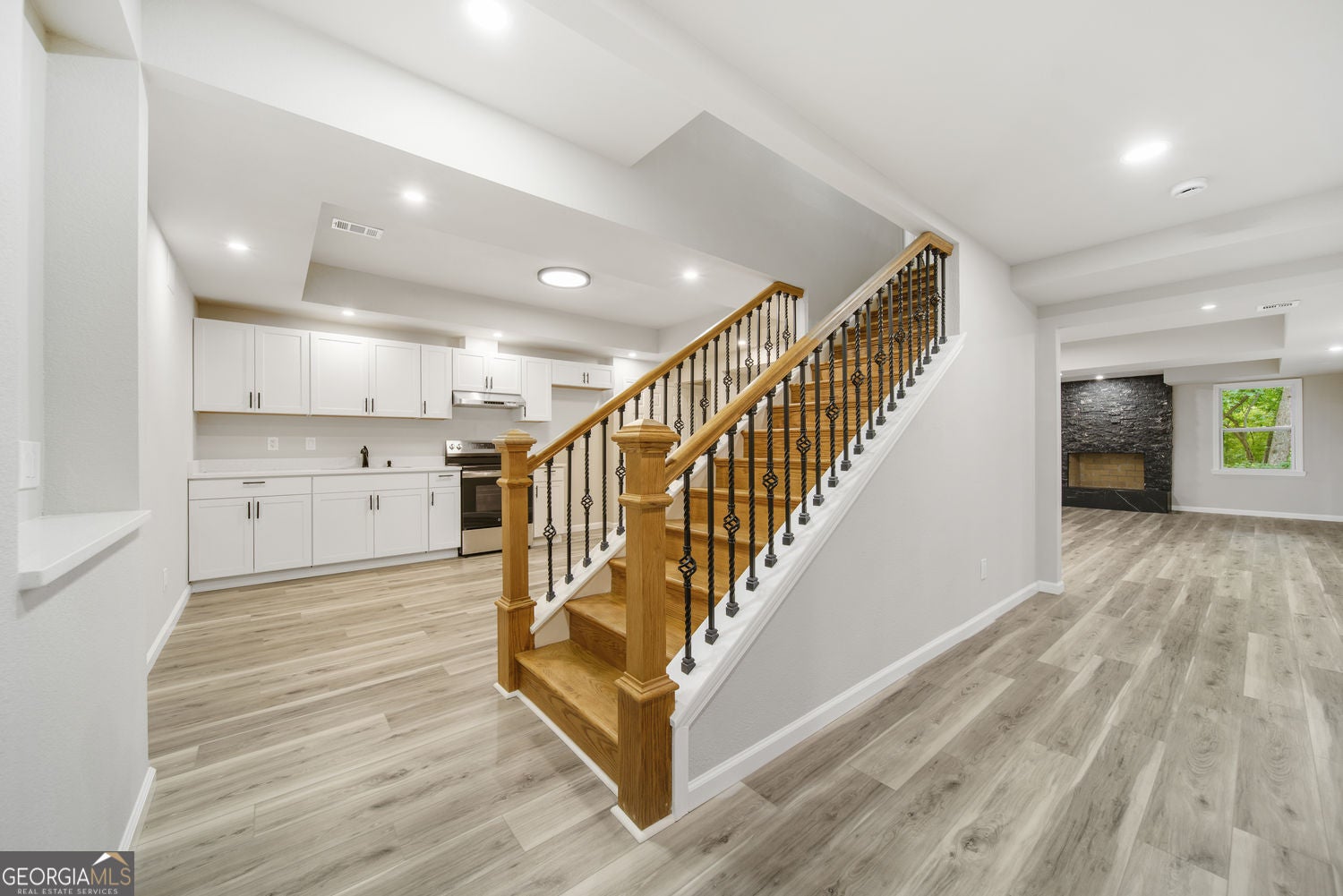 Atlanta, Georgia, 30350, United States, 8 Bedrooms Bedrooms, ,6 BathroomsBathrooms,Residential,For Sale,1992514