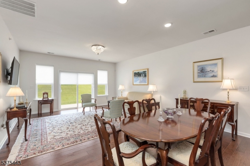 Florham Park Boro, New Jersey, 07932, United States, 2 Bedrooms Bedrooms, ,3 BathroomsBathrooms,Residential,For Sale,1917445