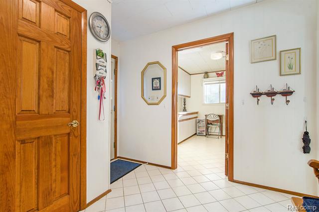 Putnam Twp, Michigan, 48169, United States, 3 Bedrooms Bedrooms, ,2 BathroomsBathrooms,Residential,For Sale,1981909