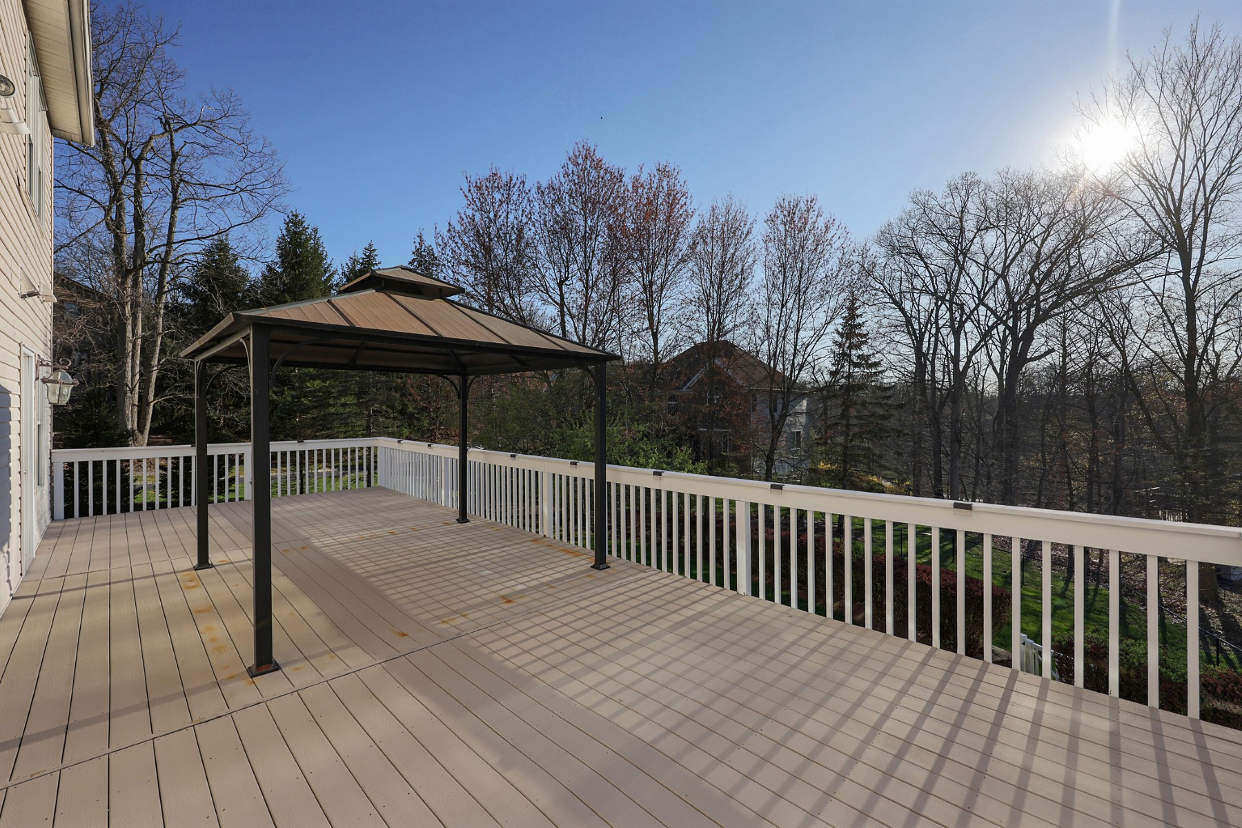  Impressive Seven Bedroom Colonial Offer Privacy and Practicality - 物件實景