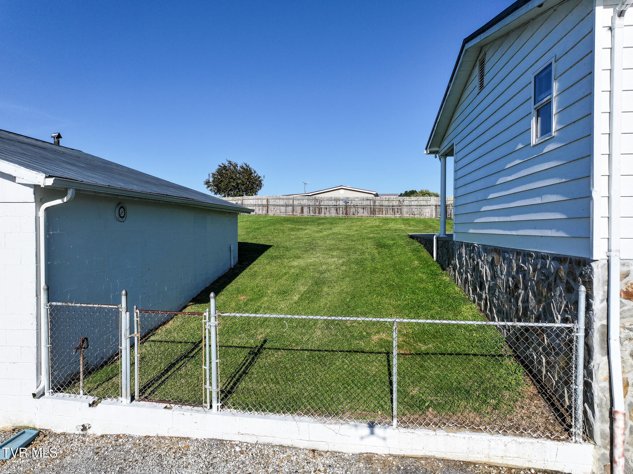 Greeneville, Tennessee, 37743, United States, 3 Bedrooms Bedrooms, ,2 BathroomsBathrooms,Residential,For Sale,1982221