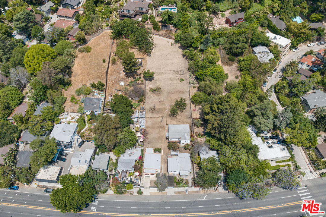 Los Angeles, California, 90027, United States, 2 Bedrooms Bedrooms, ,1 BathroomBathrooms,Residential,For Sale,1920084