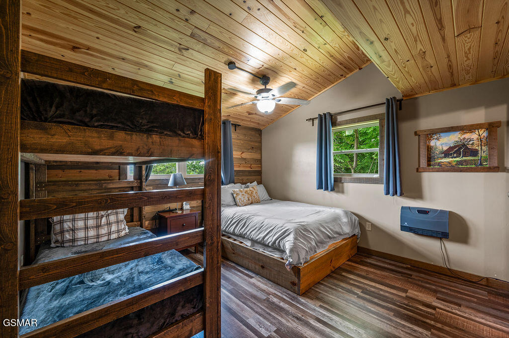 Sevierville, Tennessee, 37876, United States, 4 Bedrooms Bedrooms, ,6 BathroomsBathrooms,Residential,For Sale,2008845